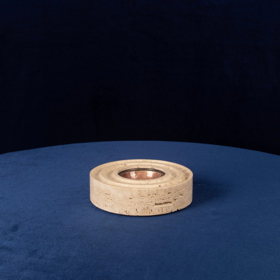 Italiaanse ronde asbak van travertin en koperkleurig metaal, 1970 – Tafelaccessoires, Italian Design (photo 17 of 18)