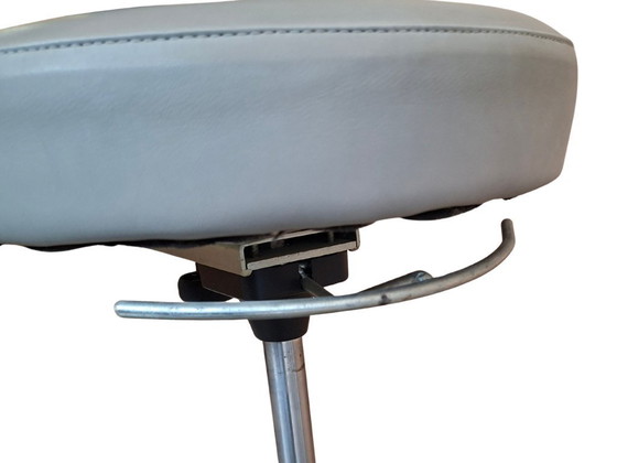 Image 1 of Vintage 1980s Professional Medical Stool – Design & Ergonomics