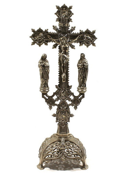 Imposantes Altarkreuz aus Metall