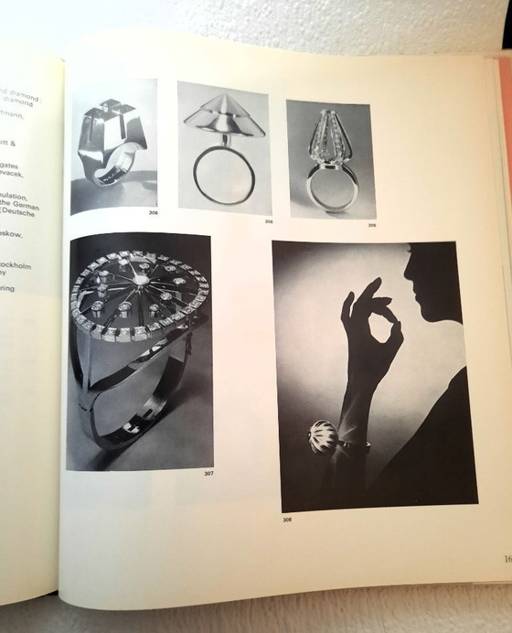 Image 1 of (W041) Modern Jewelry: An International Survey 1890-1963 - Graham Hughes 