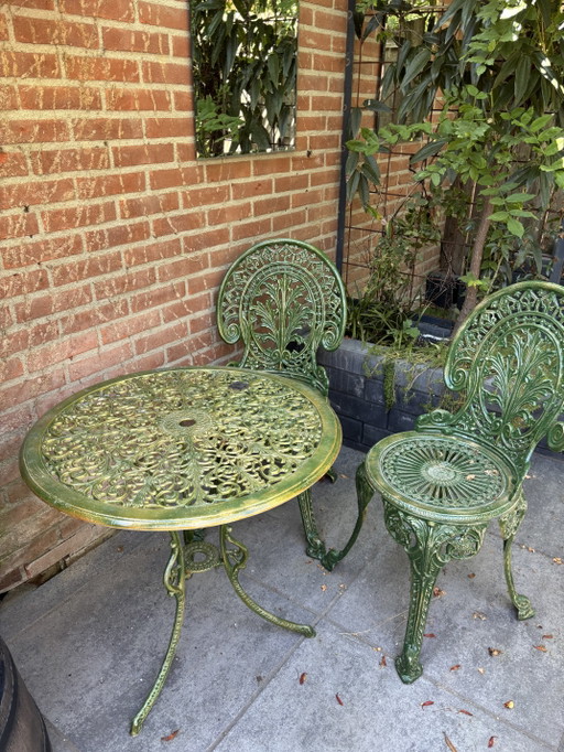 Antikes Bistro-Set aus Gusseisen – 2 Stühle und Tisch