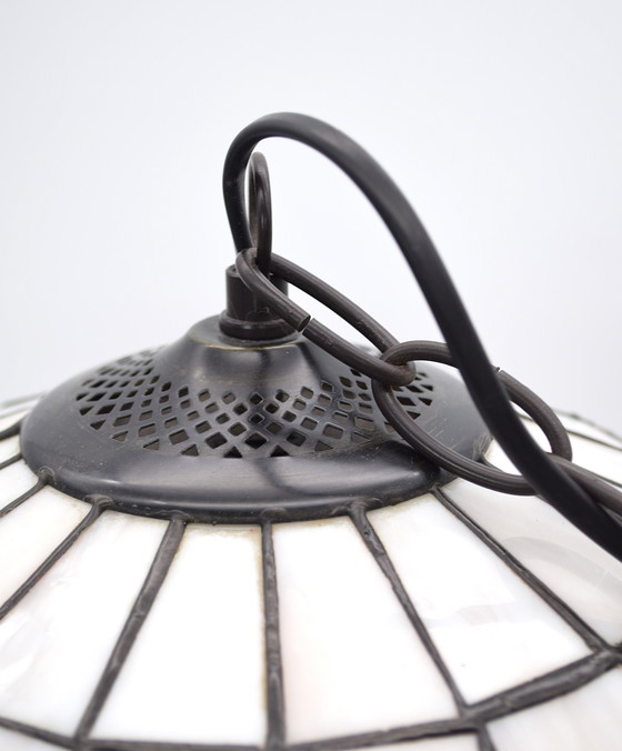 Image 1 of Tiffany Stijl Plafondlamp – Handgemaakte Vintage Hanglamp van Gekleurd Glas