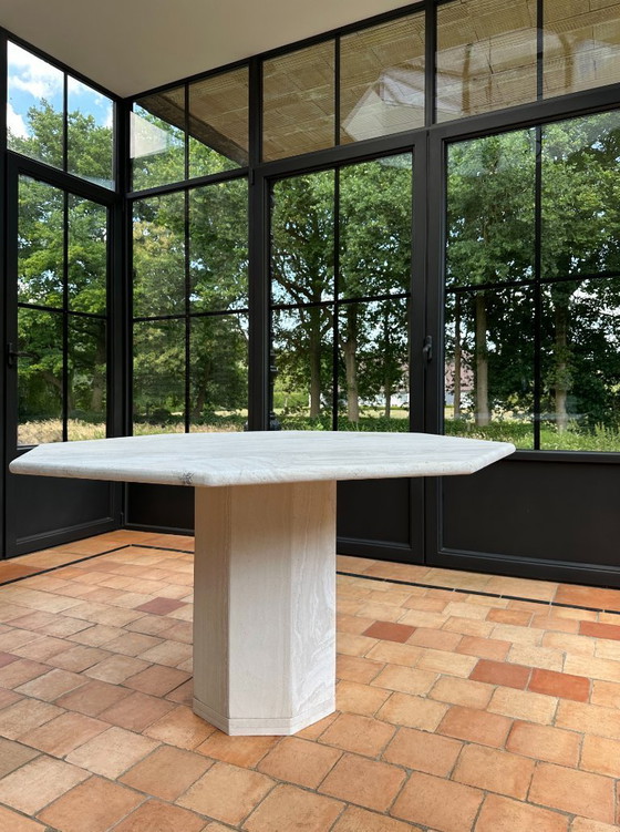 Image 1 of Travertin Esstisch achteckig grob behandelt mit Fleckenstopfen