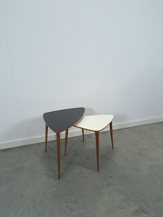 Image 1 of Set zwart wit tafel met houten poten Kaiser Köln