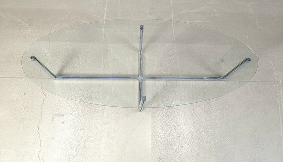 Image 1 of Grande table basse ovale en verre et chrome, 1970
