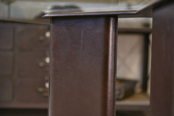 Image 1 of Runder Tisch von Tito Agnoli für Matteo Grassi, Gestell mit braunem Leder bezogen, 1970er Jahre