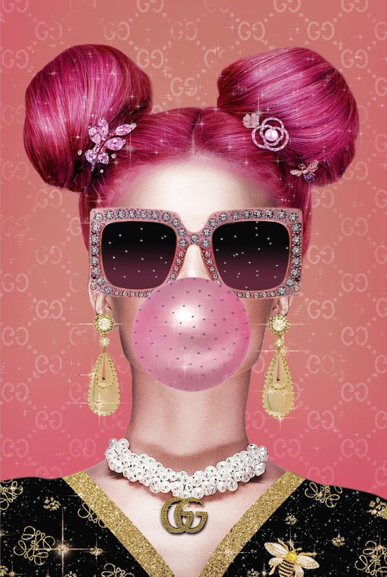 Image 1 of Volto di donna con fiori, farfalle e piume di pavone