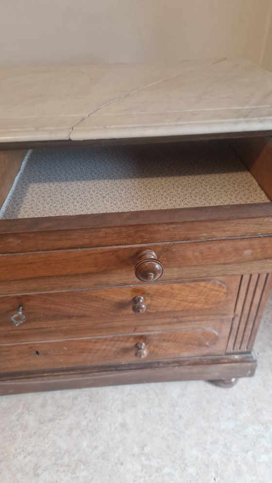 Image 1 of Cassettiera antica in legno