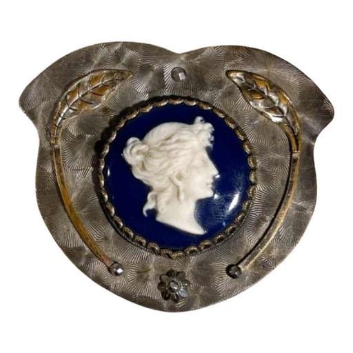 Boucle de ceinture avec portrait en camée d'une dame de profil