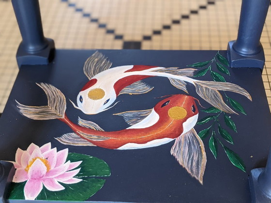 Image 1 of Mesita de noche antigua restaurada, acabado mate azul profundo, decoración de carpas koi pintadas a mano.