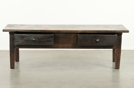 Image 1 of Mesa de centro antigua del siglo XVIII, de madera de castaño, procedente del sur de Europa, con dos cajones.