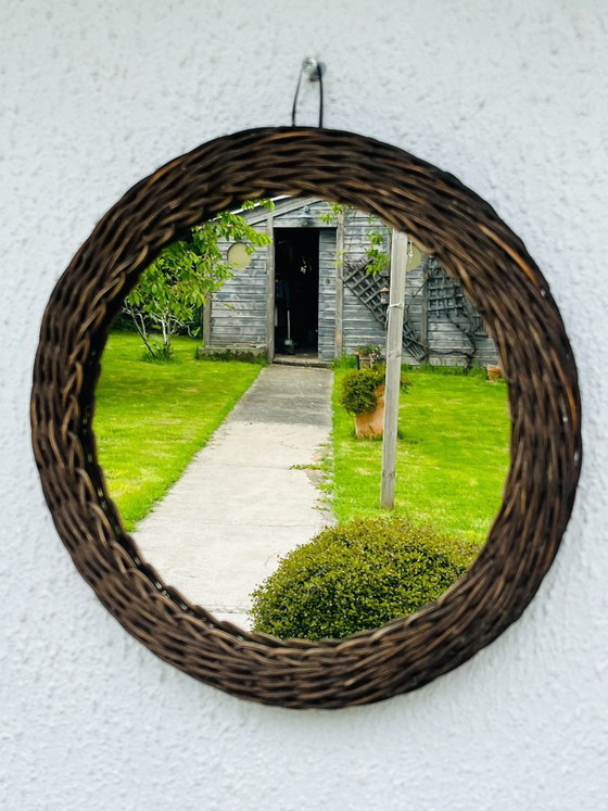 Image 1 of Miroir soleil vintage en osier tressé