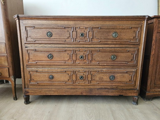 Cómoda antigua del siglo XVIII