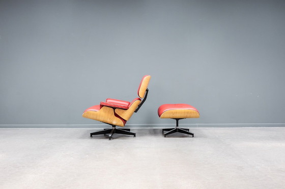 Image 1 of Sillón Eames + otomana