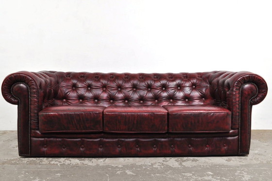 Image 1 of Divano Chesterfield vintage a 3 posti