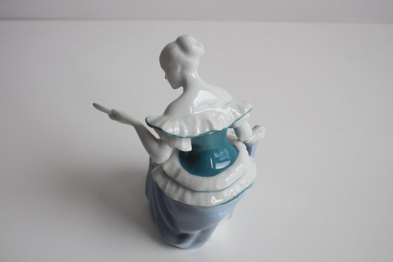 Image 1 of Statuetta di donna in porcellana vintage di Royal Dux, Boemia, anni '60.