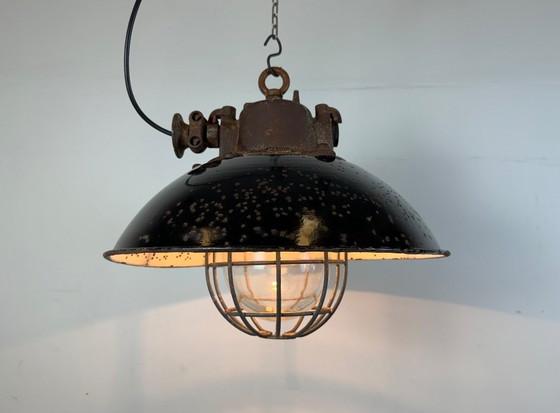 Image 1 of Industrielle Käfig-Pendelleuchte aus schwarzer Emaille und Gusseisen, 1960er Jahre