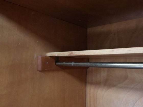 Image 1 of Armoire vintage en chêne avec portes ondulées - Démontable