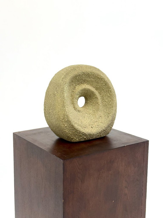 Image 1 of Scultura rotonda beige unica