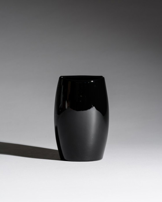 Image 1 of Duo van zwarte porseleinen vazen, Jan van der Vaart & Platt & Young voor Rosenthal, jaren 80.