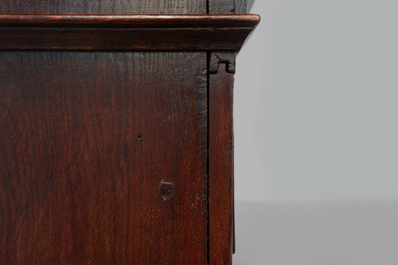 Image 1 of Armadio antico francese in quercia intagliato a mano del XVI secolo