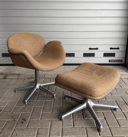 Artifort Tulip armchair with ottoman