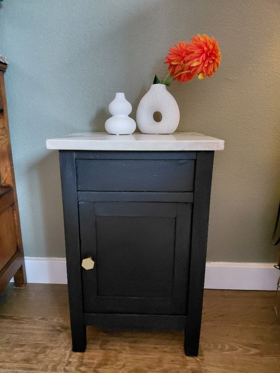 Image 1 of Comodino nero con piano in marmo