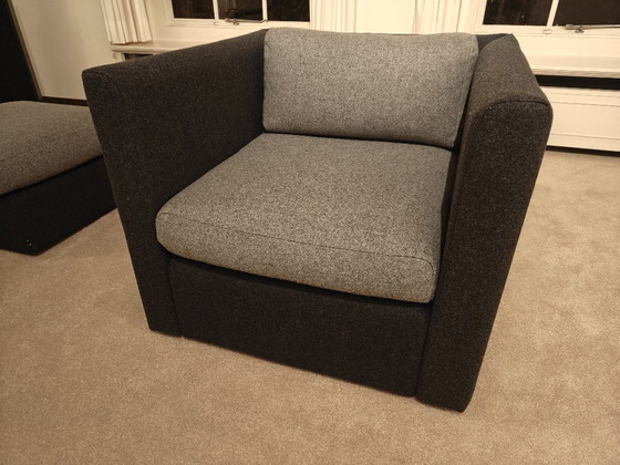 Zona de estar con sofá otomano y sillón Hay Hackey – Textile (photo 4 of 7)