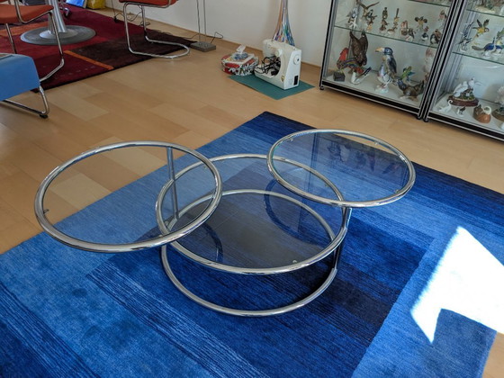Image 1 of Table basse triple vintage avec plateaux en verre.