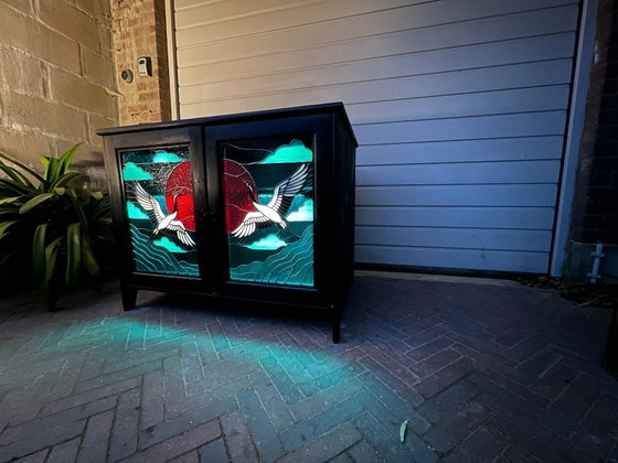 Image 1 of Unieke kast met glas-in-lood deuren en LED verlichting (drankkast/platenkast/boekenkast/tv-kast/dressoir/buffetkast/vitrinekast)
