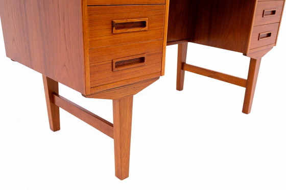 Image 1 of Bureau en teck, Danemark, années 1960.