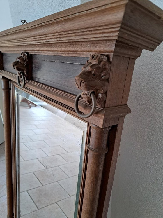 Espejo antiguo con marco de madera y cabezas de león. – Wood (photo 2 of 6)