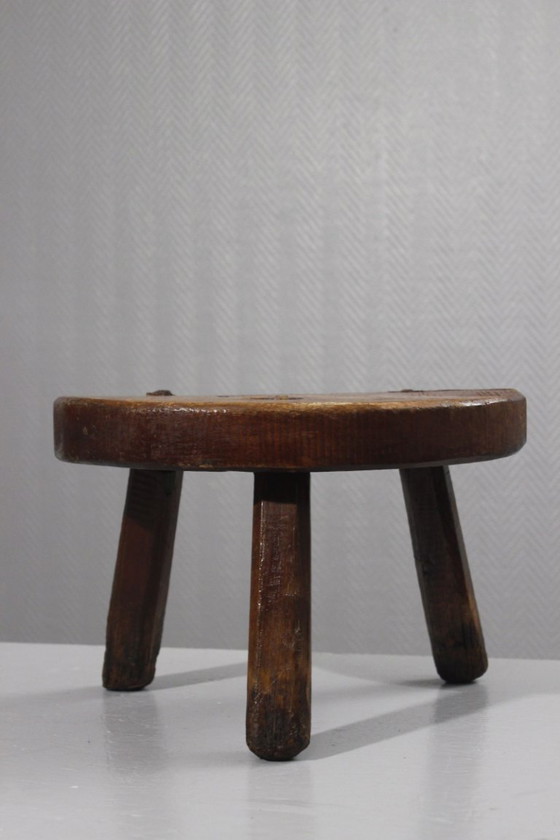 Image 1 of Sgabello da mungitura in legno massello, arte popolare francese, XX secolo