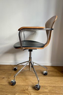 Silla de escritorio Cherner de nogal