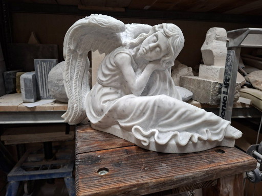 Marmorskulptur eines Engels