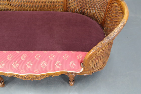 Image 1 of Antico divano intagliato con sponde a canne, Cecoslovacchia