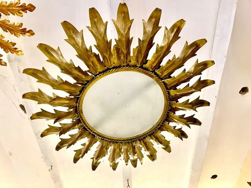 Grote kroonluchter van verguld metaal en gebogen glas, jaren 1950