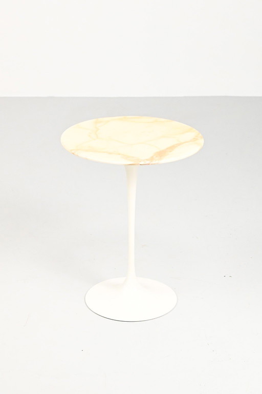 Eero Saarinen bijzettafel voor Knoll