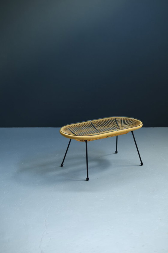 Image 1 of Mesa de centro amarilla