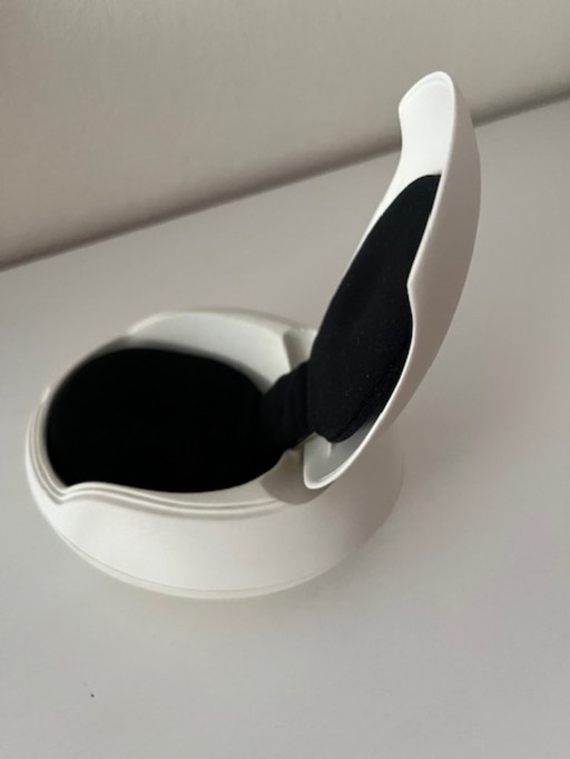 Vitra Design Museum miniature replica Garden Egg Chair