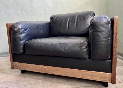 Gestoffeerde fauteuil 920 in hout en leer van Afra en Tobia Scarpa (jaren 70)