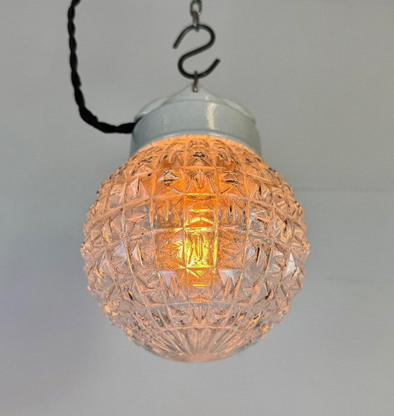 Image 1 of Suspension vintage en porcelaine blanche, années 1970