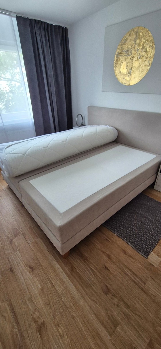 Image 1 of Base de cama con somier Swiss Sense de 180x200 cm, como nueva.