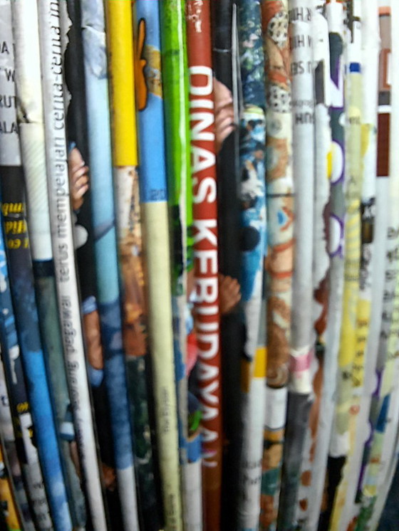 Image 1 of Unique Handmade Ceramic Vase 'Gari' – Indonesian Ceramic Artwork with Recycled Paper