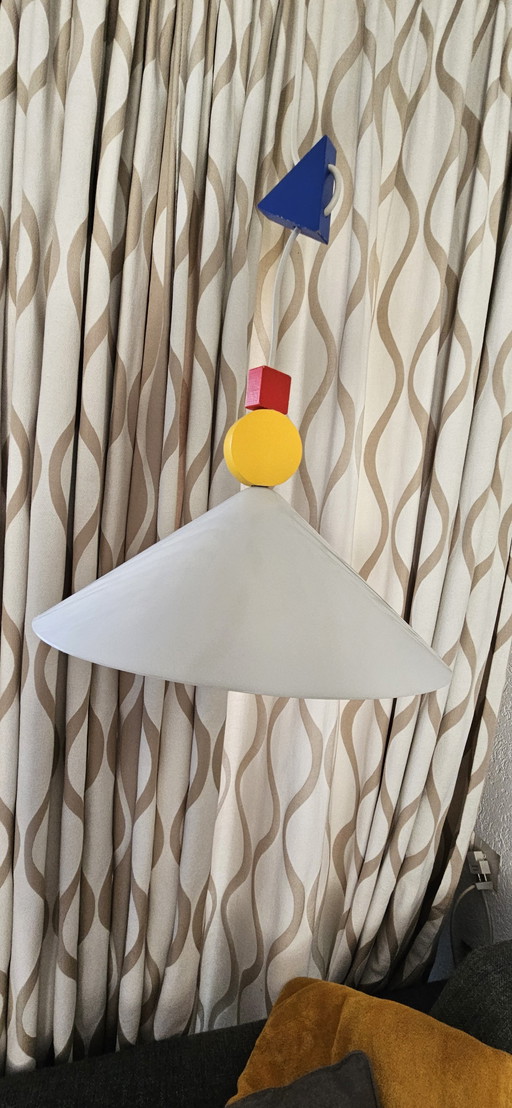 Lámpara colgante IKEA Stoja estilo Memphis