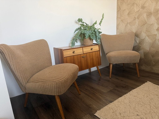 Ensemble vintage d'armoires et de chaises