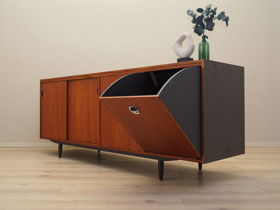 Image 1 of Buffet en teck, design danois, années 1970, production : Danemark