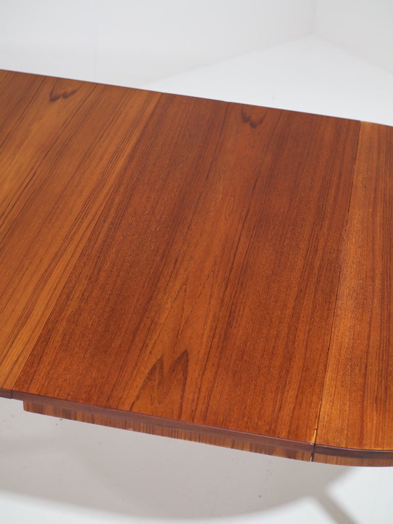Image 1 of Uitschuifbare eettafel teak Deens vintage rond ovaal