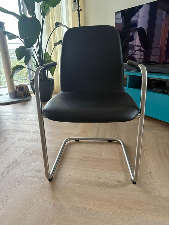 Image 1 of Bert Plantagie Anushka eetkamer stoelen. 