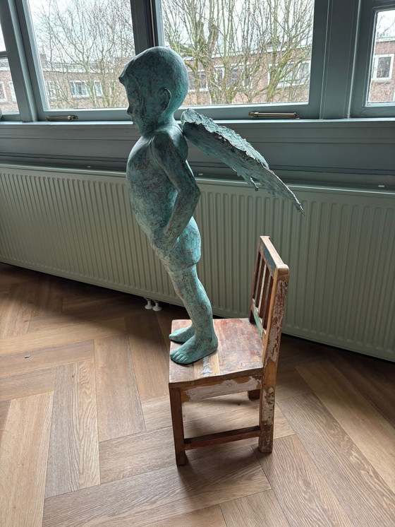 Image 1 of Babette Degraeve : Petit garçon à l'intérieur (statue en bronze)